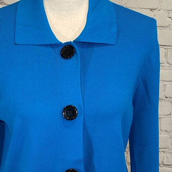 KENAR Cropped 3/4 Sleeve Collared Top Blue-Large - Picture 2 of 3